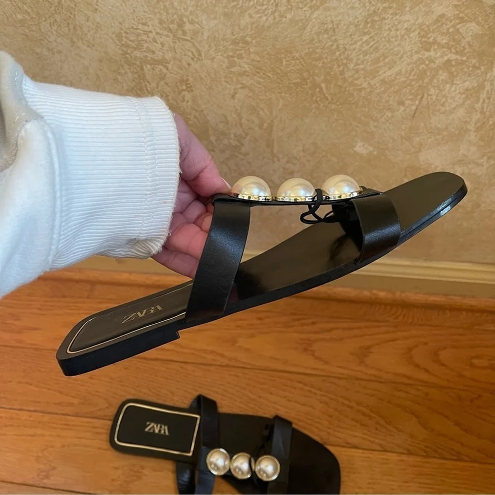 Zara Pearl Flat Sandals Black leather white pearls golden hardware SZ EU 41 - Picture 7 of 15